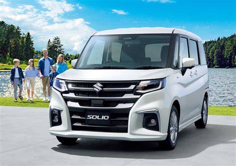 A Suzuki Solio navigating through busy city streets.