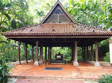 Visitors dressed respectfully while approaching the Keramat shrine