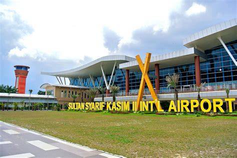 A map showing the location of Sultan Syarif Kasim II International Airport in relation to Pekanbaru.