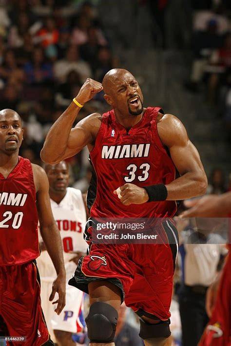 Alonzo Mourning in action, scoring during a game for the Miami Heat.